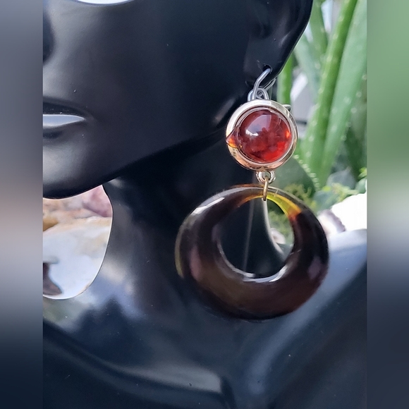 Vintage Oversized Faux Amber Clip ons - Picture 11 of 12